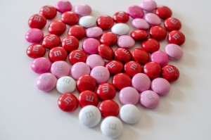 Valentine's_day_M&Ms_in_the_shape_of_a_heart_(8418026760)